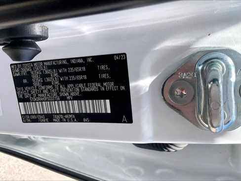 Used 2023 Toyota Highlander XLE FWD image 35