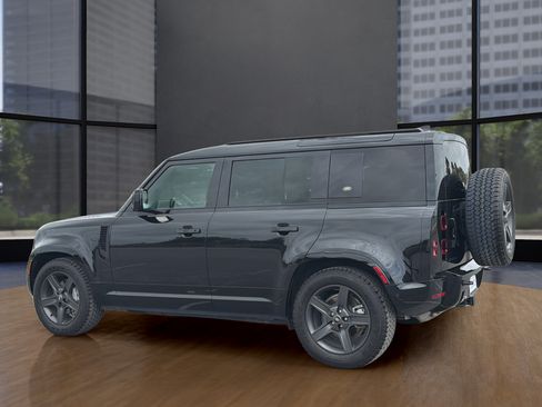 Used 2024 Land Rover Defender 110 X-Dynamic SE AWD/4WD image 14