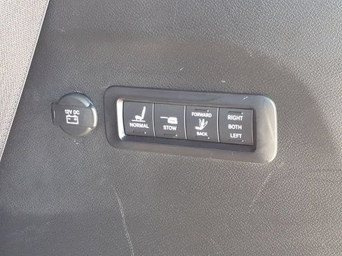 Used 2025 Chrysler Pacifica Pinnacle w/ Trailer Tow Group AWD/4WD image 20