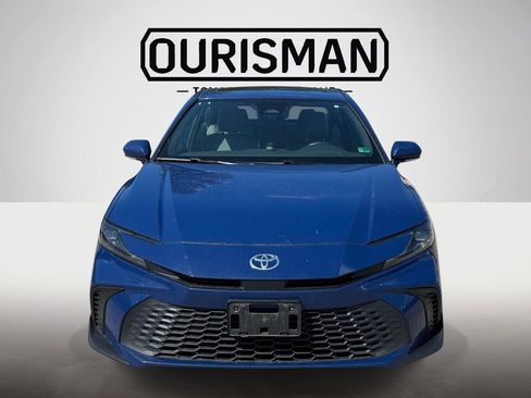 Used 2025 Toyota Camry SE w/ Convenience Package FWD image 3