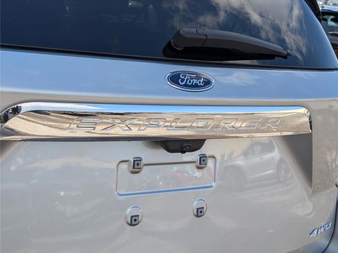 Used 2022 Ford Explorer XLT w/ Equipment Group 202A image 9