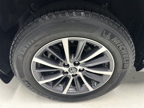 Used 2017 Toyota Highlander XLE AWD/4WD image 17
