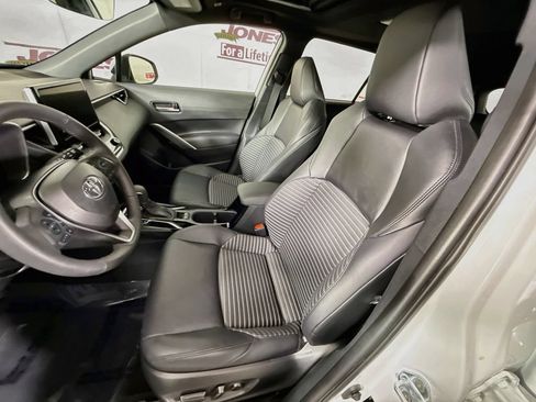 Certified 2024 Toyota Corolla Cross AWD Hybrid w/ Convenience Package image 27