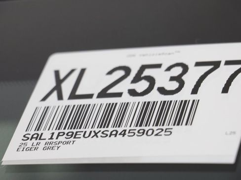 Used 2025 Land Rover Range Rover Sport SE image 21