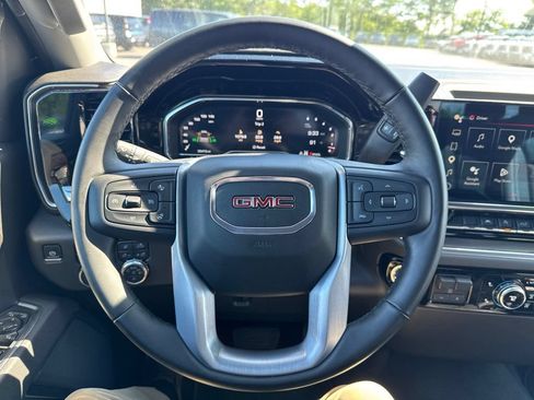 Used 2025 GMC Sierra 1500 SLT AWD/4WD image 18