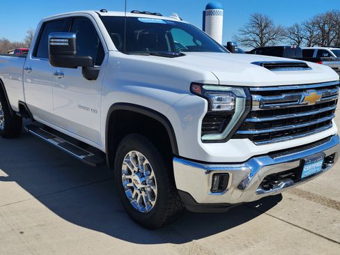 Certified 2025 Chevrolet Silverado 3500 LTZ image 3