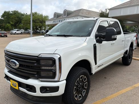New 2026 Ford F250 Platinum w/ FX4 Off-Road Package AWD/4WD image 4