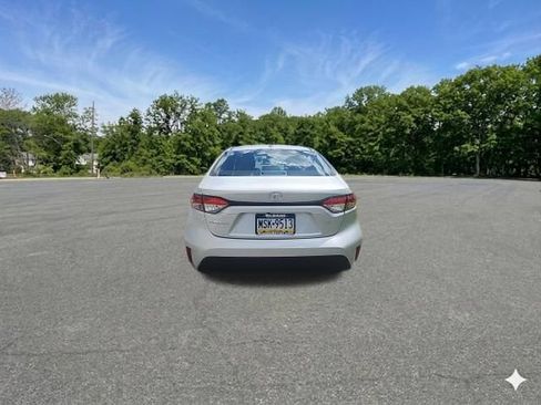 Used 2025 Toyota Corolla LE w/ LE Premium Package FWD image 5