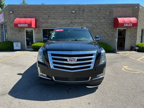 Used 2017 Cadillac Escalade Premium Luxury AWD/4WD image 2