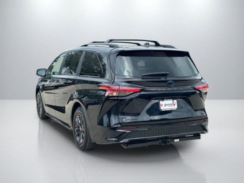 Used 2025 Toyota Sienna XSE w/ XSE Premium Package AWD/4WD image 7