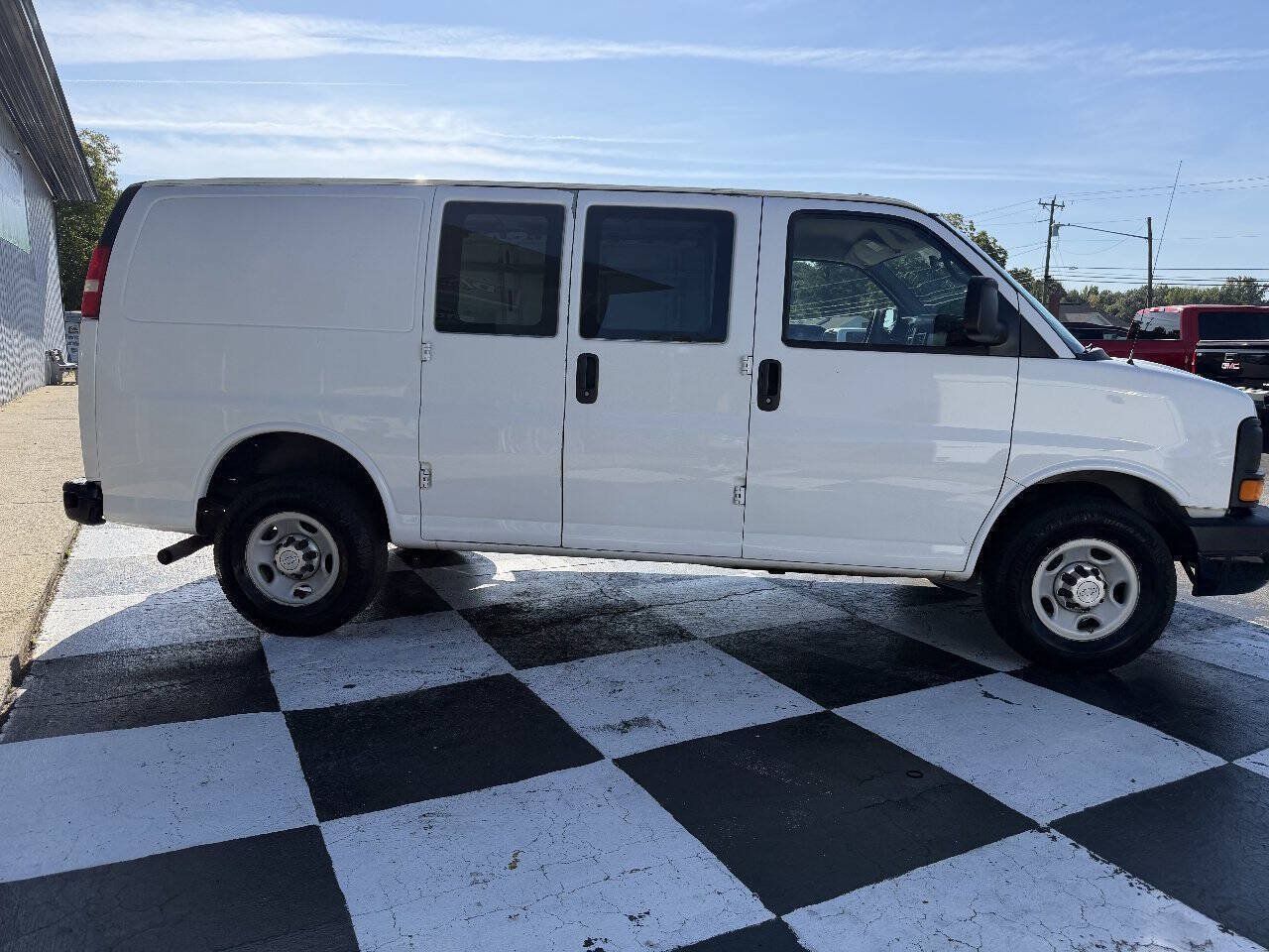 Used 2015 Chevrolet Express 2500 RWD image 5