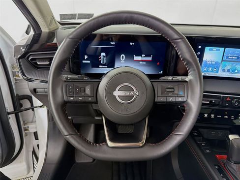 Used 2025 Nissan Kicks SR w/ SR Premium Package AWD/4WD image 3