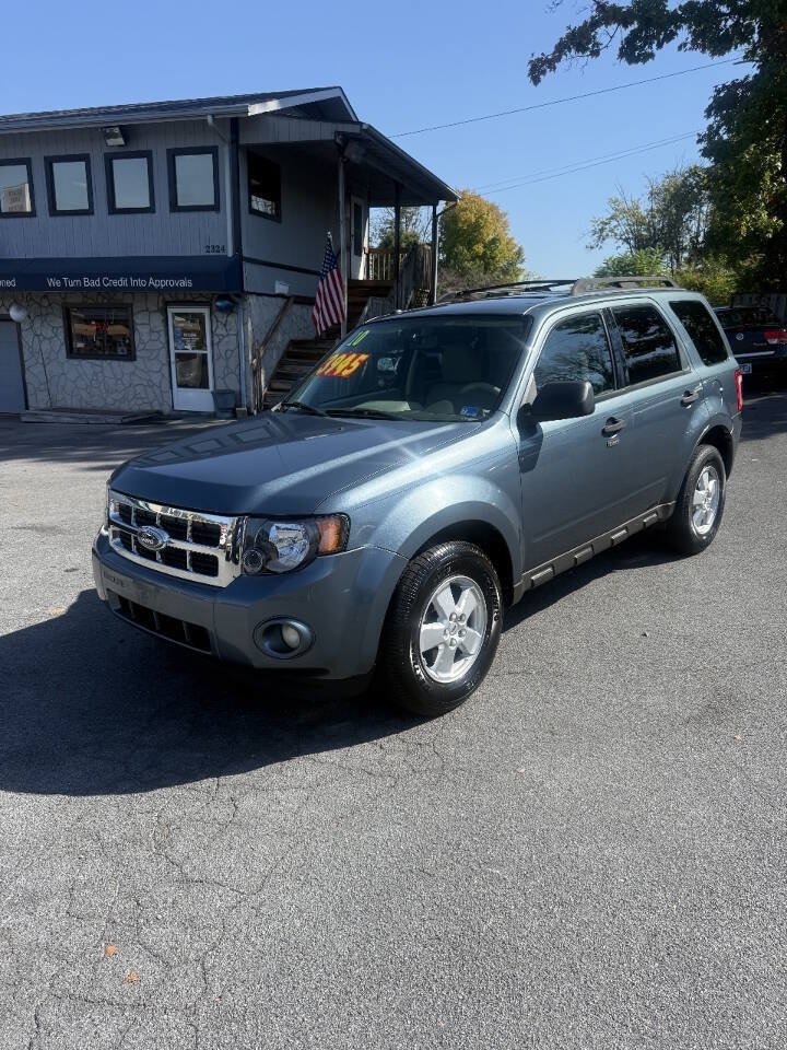 Used 2010 Ford Escape XLT FWD image 1