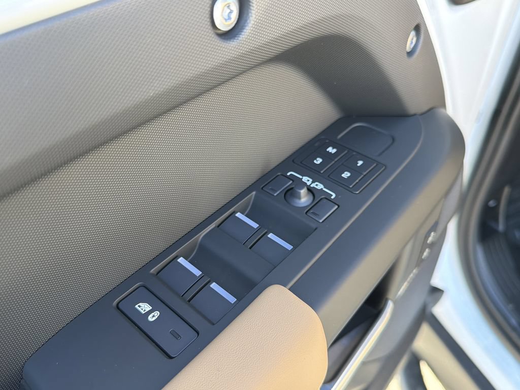 New 2026 Land Rover Defender 130 X-Dynamic SE AWD/4WD image 21