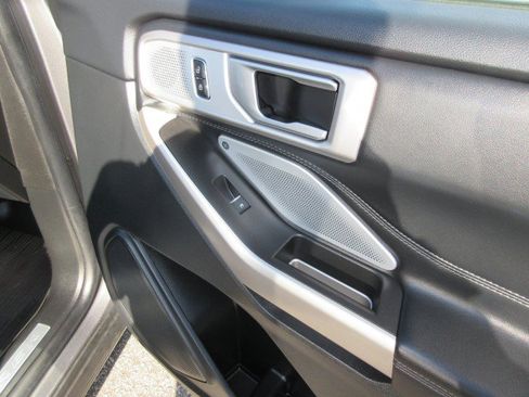Used 2023 Ford Explorer Limited w/ Limited Technology Package AWD/4WD image 23