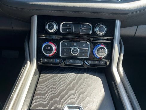 Used 2023 GMC Yukon Denali RWD image 13