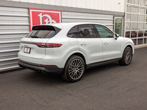 Used 2022 Porsche Cayenne S Platinum image 40