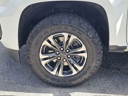 Used 2022 Chevrolet Colorado Z71 AWD/4WD image 10
