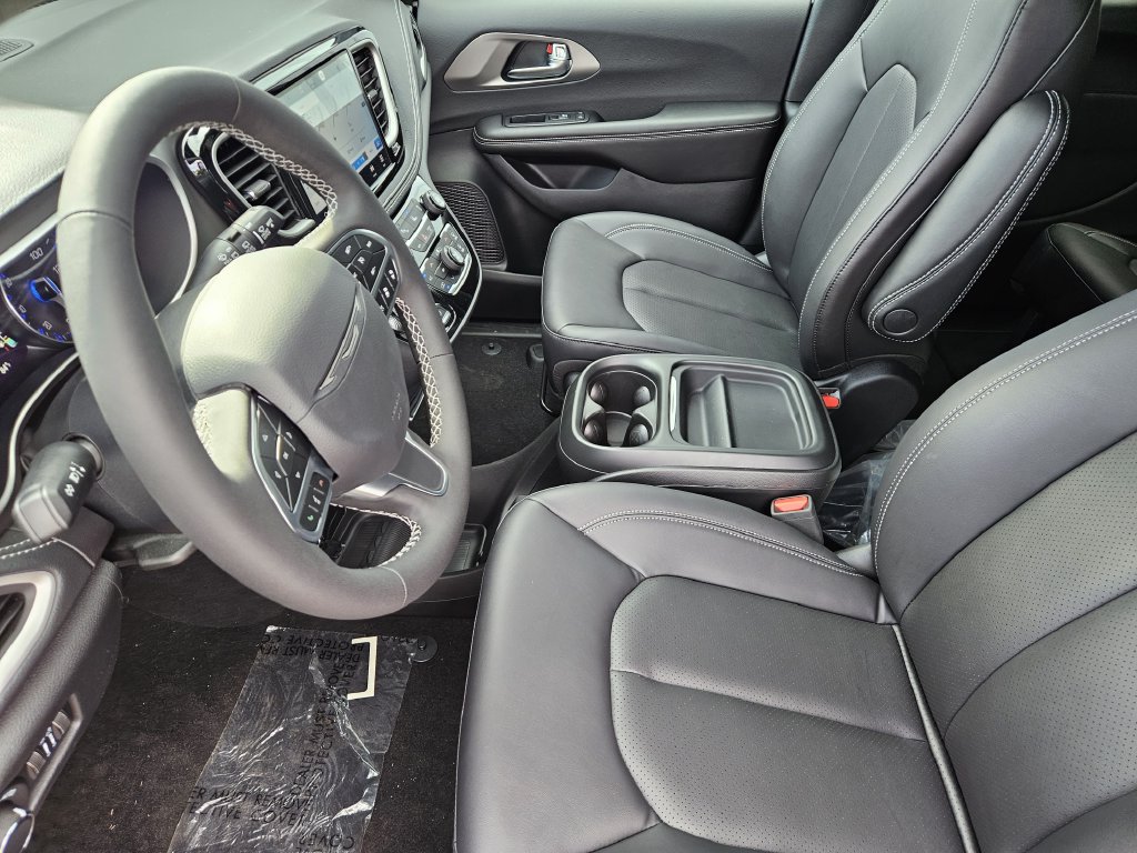 New 2027 Chrysler Pacifica Select AWD/4WD image 9