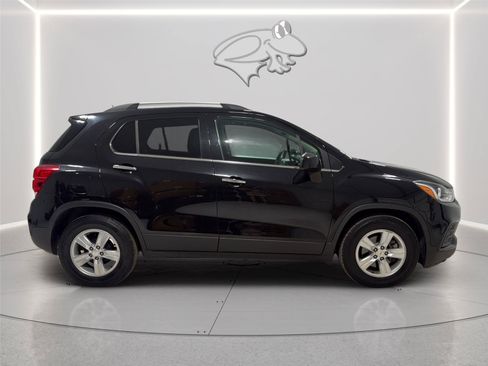 Used 2020 Chevrolet Trax LT w/ LT Convenience Package FWD image 6