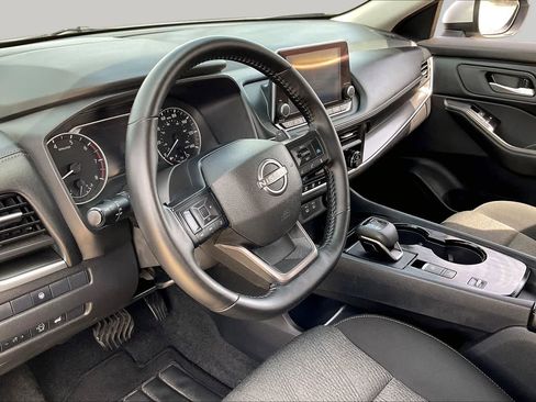 Used 2025 Nissan Rogue SV FWD image 16