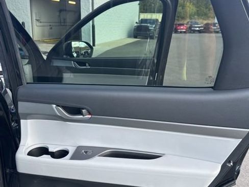 Certified 2024 Hyundai Palisade SEL image 36