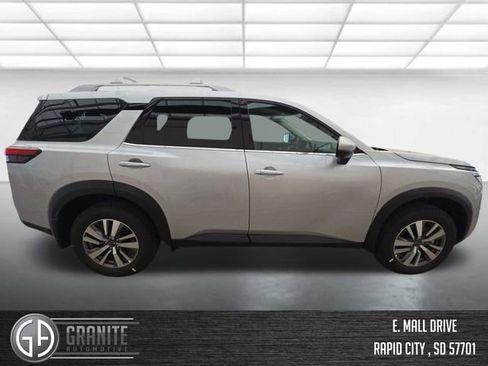 New 2025 Nissan Pathfinder SL AWD/4WD image 4