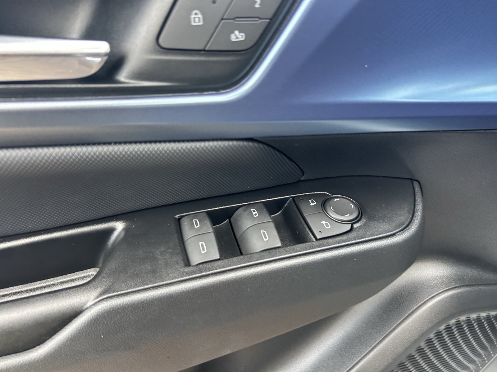 Certified 2024 Chevrolet Equinox EV LT FWD image 28