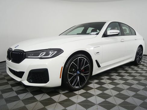 Certified 2023 BMW 530e w/ Executive Package image 8