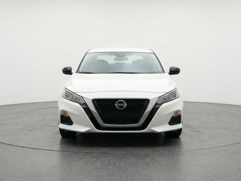 Used 2025 Nissan Altima 2.5 SV FWD image 2