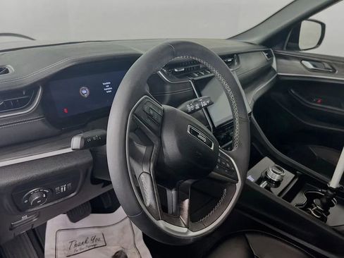 Used 2024 Jeep Grand Cherokee L Limited image 10