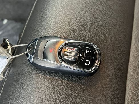 Used 2025 Buick Envista Sport Touring image 22