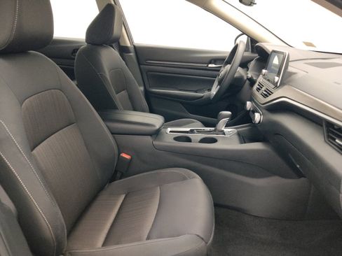Used 2025 Nissan Altima 2.5 SV FWD image 21