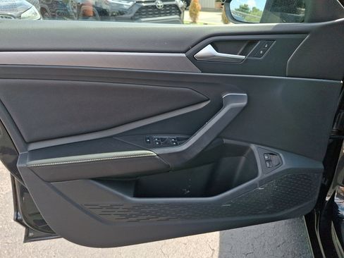 Certified 2023 Volkswagen Jetta SE w/ Panoramic Sunroof Package FWD image 12