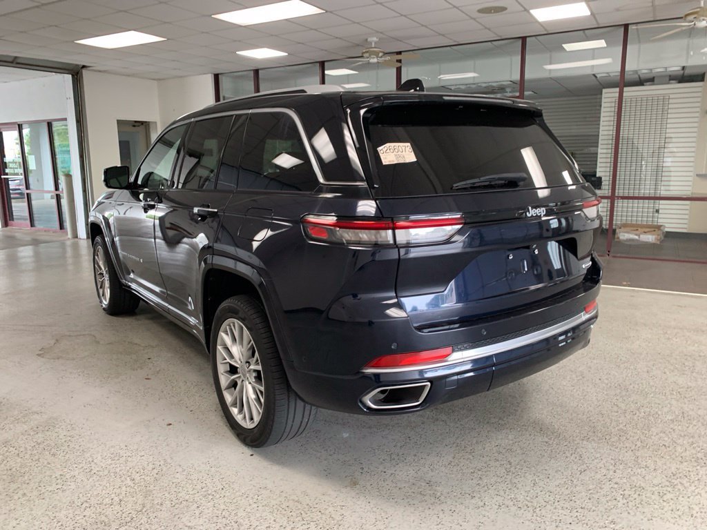 Used 2023 Jeep Grand Cherokee Summit w/ Trailer Tow Prep Group (B) RWD image 3