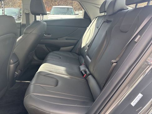 Used 2025 Hyundai Elantra Limited image 39