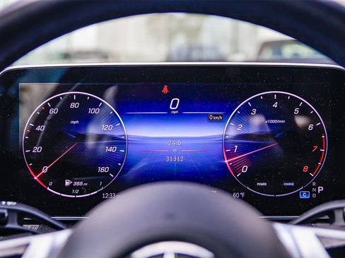 Used 2025 Mercedes-Benz C 300 4MATIC Sedan image 25