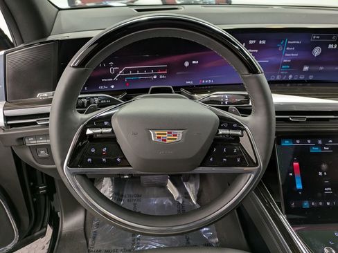 Used 2025 Cadillac Escalade Premium Luxury AWD/4WD image 19