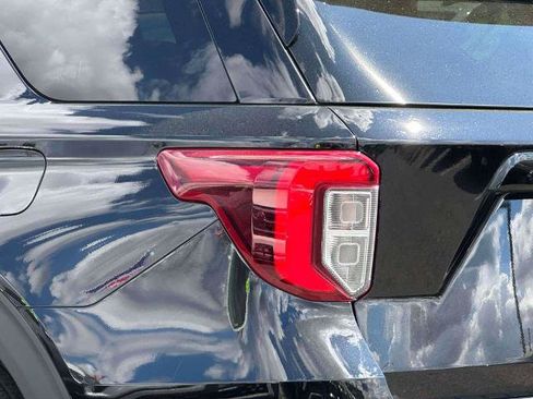 Certified 2023 Ford Explorer ST-Line AWD/4WD image 9