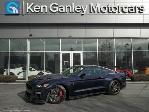 Used 2021 Ford Mustang Shelby GT500 w/ Carbon Fiber Track Pack RWD image 1