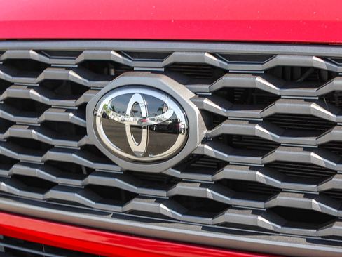Used 2020 Toyota Tacoma SR5 w/ Technology Package AWD/4WD image 11