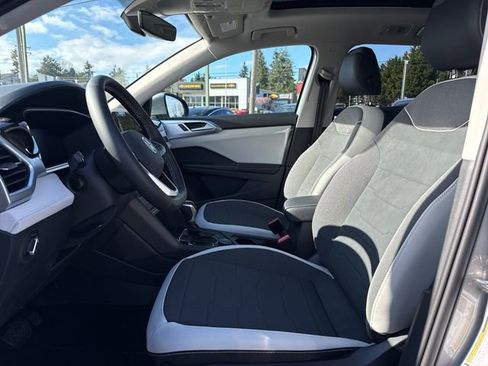 New 2026 Volkswagen Taos SE image 15