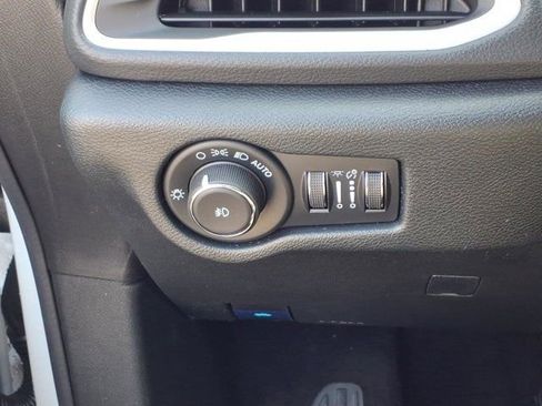 New 2026 Chrysler Pacifica Select image 14