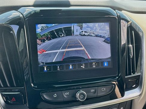 Used 2023 Chevrolet Traverse Premier FWD image 14