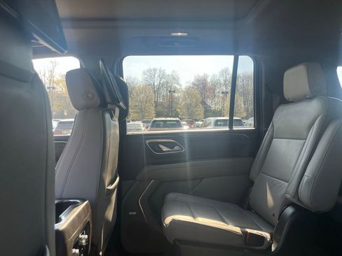Used 2021 GMC Yukon XL SLT w/ Rear Media and Nav Package AWD/4WD image 21