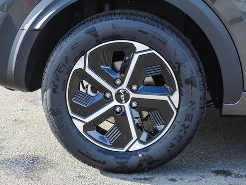 Certified 2025 Kia Niro EX FWD image 11