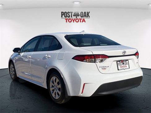 Used 2026 Toyota Corolla LE image 5