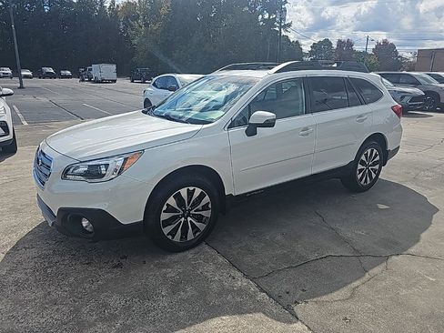 Used 2017 Subaru Outback 2.5i Limited w/ Popular Package #5 image 4