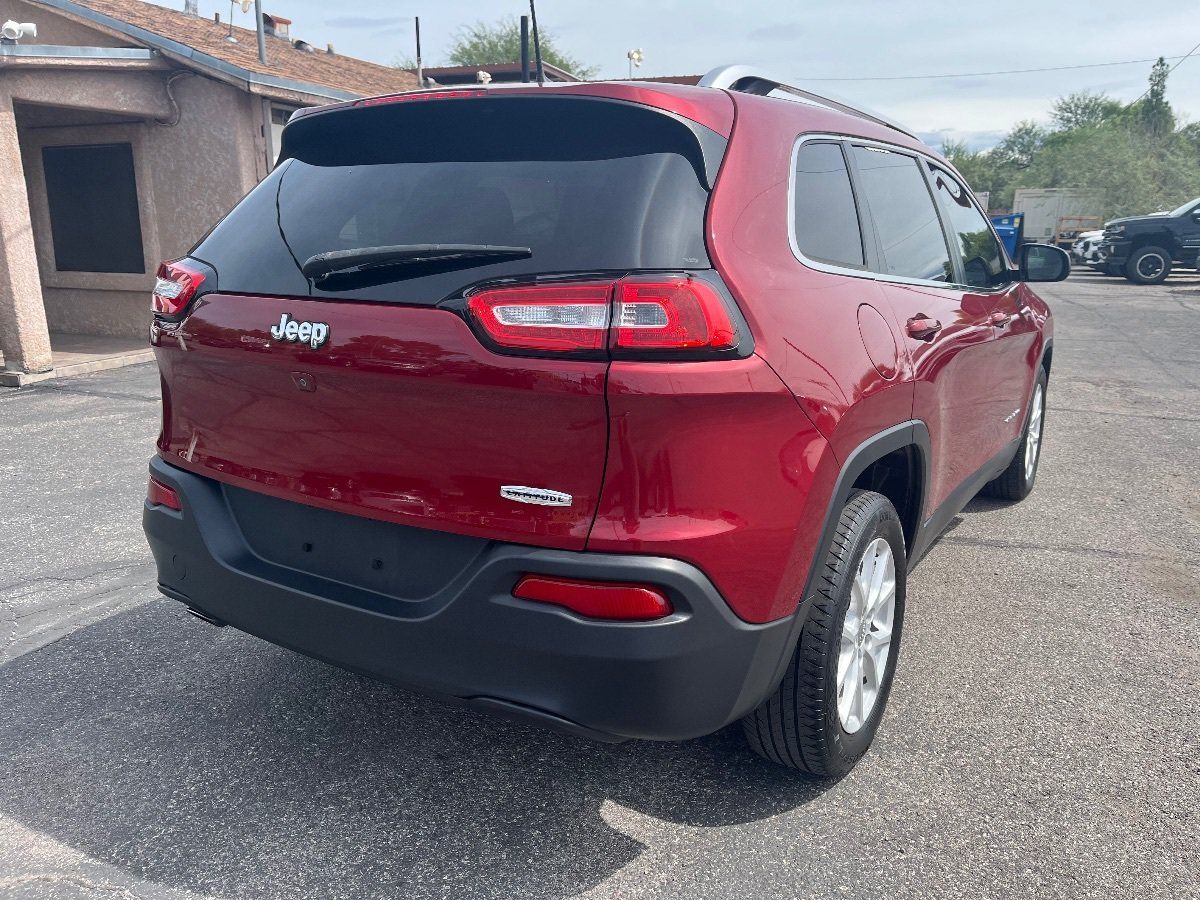 Used 2017 Jeep Cherokee Latitude w/ Comfort/Convenience Group FWD image 5