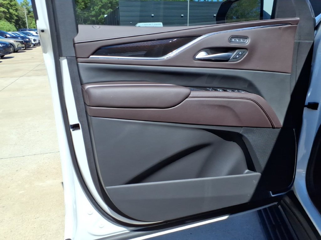 Used 2024 Cadillac Escalade Sport Platinum w/ LPO, ONYX Package AWD/4WD image 27
